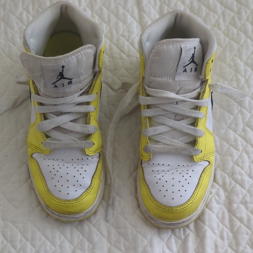 Nike White and Yellow Sneakers High-Top Classic Design